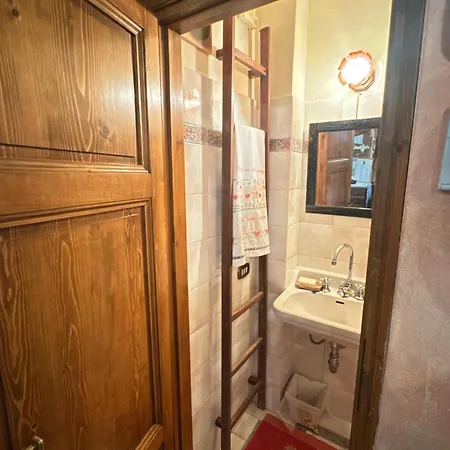 A Unique Tuscan Hideaway In Holiday home Camaiore